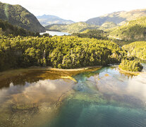 La imagen aérea permite apreciar la transparencia de las aguas, rumbo al corazón del Parque Nacional. (Fuente: José Calo) (Fuente: José Calo) (Fuente: José Calo)