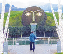 El gigante de piedra y musgo que custodia Kristallwelten a la sombra de los Alpes. (Fuente: Graciela Cutuli) (Fuente: Graciela Cutuli) (Fuente: Graciela Cutuli)