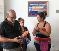 Familiares de heridos esperan en el sanatorio Británico. (Fuente: Sebastián Granata) (Fuente: Sebastián Granata) (Fuente: Sebastián Granata)