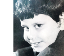 El niño queer interior de Alejandro Modarelli, en 1975.
