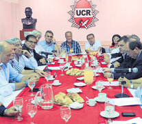 Otros tiempos. En 2014 la UCR en pleno recibió a la CGT. Desayunó con Moyano, Schmid, Acuña, Plaini, Piumato y Venegas. (Fuente: Télam) (Fuente: Télam) (Fuente: Télam)