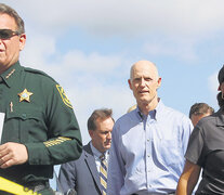 Para el gobernador de Florida, la solución pasa por entrenar a los docentes en el uso de armas.