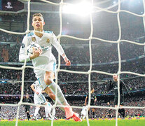 Ronaldo festeja su gol de penal, sancionado a Lo Celso por una falta a Kroos. (Fuente: EFE) (Fuente: EFE) (Fuente: EFE)