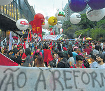 La resistencia popular y sindical, como en esta protesta anteayer en San Pablo, obligaron a Temer a dar marcha atrás. (Fuente: AFP) (Fuente: AFP) (Fuente: AFP)