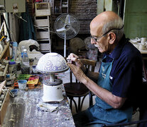 Roberto Falibene, ceramista muy conocido por su serie de gauchos al estilo Molina Campos. (Fuente: Adrián Pérez) (Fuente: Adrián Pérez) (Fuente: Adrián Pérez)