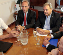 Los ministros Farías y Saglione se reunieron ayer con los dirigentes estatales.