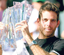 Del Potro levanta el trofeo después de ganar un partido dramático ante el suizo Roger Federer. El argentino será hoy número seis del mundo.