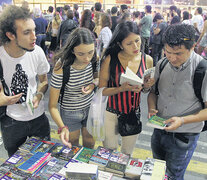 Pese a las ventas del sábado, los libreros otean en el horizonte un futuro más estrecho e incierto. (Fuente: Carolina Camps) (Fuente: Carolina Camps) (Fuente: Carolina Camps)