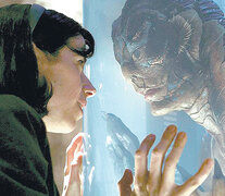 La forma del agua, de Guillermo del Toro, una fábula romántico-política, va por el premio mayor.