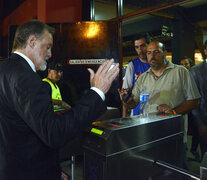 Rafael Bielsa llegó al estadio cubierto a las 20. (Fuente: Andres Macera) (Fuente: Andres Macera) (Fuente: Andres Macera)