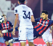 Nicolás Blandi abrió el marcador para San Lorenzo con tijera, tras el centro de Angeleri. (Fuente: Télam) (Fuente: Télam) (Fuente: Télam)