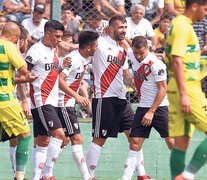 Pratto festeja con Pity Martínez, autor del primero gol de la tarde, y Mora, el tercero de River. (Fuente: Fotobaires) (Fuente: Fotobaires) (Fuente: Fotobaires)