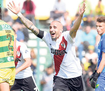 Pinola festeja el segundo de River en Florencio Varela. (Fuente: Fotobaires) (Fuente: Fotobaires) (Fuente: Fotobaires)