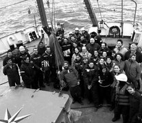 Personal científico del CONICET, UBA e INIDEP, y tripulación del BO Puerto Deseado, durante una campaña oceanográfica al Banco Burdwood