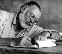 El primer libro de cuentos de Ernest Hemingway renovó la tradición narrativa del siglo XX.