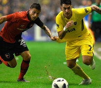 Boca no hacía pie y Newell&amp;#39;s se agrandaba. Repartía la pelota con mucha soltura y enmudecía la cancha. (Fuente: Télam) (Fuente: Télam) (Fuente: Télam)