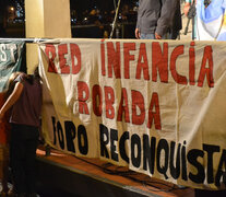 Una de las acciones públicas de la ONG Infancia Robada en Reconquista para visibilizar el problema.