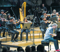 En el Centro Cultural Kirchner, Bollani presentó su Concerto Azzurro, junto a la óptima Orquesta Sin Fin.