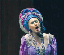 Este año, en la puesta de Aída de Verdi, del Teatro Colón, los intérpretes se pintaron la piel para representar a los personajes afro.