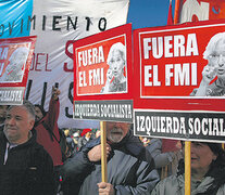 Por el enorme operativo de seguridad, la manifestación contra el FMI se realizó ayer en Puerredón y Las Heras. (Fuente: AFP) (Fuente: AFP) (Fuente: AFP)