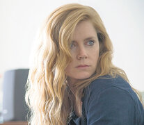 La periodista Camille Preaker (Amy Adams) es el centro de la nueva ficción de HBO.