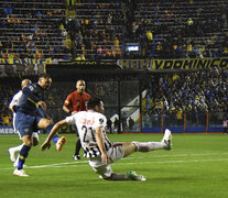 Zárate marcó el segundo de Boca culminando una muy buena maniobra personal con un remate de zurda que se metió en el primer palo de Muñoz. (Fuente: Noticias Argentinas) (Fuente: Noticias Argentinas) (Fuente: Noticias Argentinas)