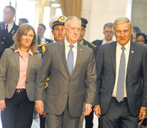 El ministro de Defensa, Oscar Aguad, y el jefe del Pentágono, James Mattis, en el Edificio Libertador. (Fuente: Joaquín Salguero) (Fuente: Joaquín Salguero) (Fuente: Joaquín Salguero)