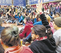 Estudiantes y docentes de Ciencias Exactas decidieron ocupar la facultad para marchar hoy.