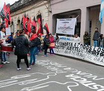 Organizaciones de derechos humanos y sociales se manifestaron el martes pasado a la espera de la sentencia.