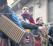 La música en la calle puede ser denunciada anónimamente como “ruidos molestos”.