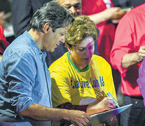 Haddad y Rousseff en el acto del sábado, en el que se anunció formalmente la candidatura de Lula. (Fuente: EFE) (Fuente: EFE) (Fuente: EFE)