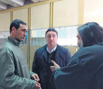 Roberto Baradel (Suteba) y Patricio Villegas (Suteba-La Plata) visitaron al docente damnificado. (Fuente: Prensa Suteba) (Fuente: Prensa Suteba) (Fuente: Prensa Suteba)