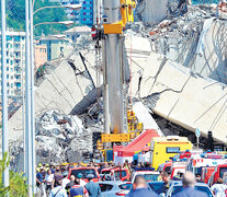 Apurados por el tiempo transcurrido desde la tragedia, los equipos de rescate trabajan en medio del peligro de nuevos derrumbes. (Fuente: EFE) (Fuente: EFE) (Fuente: EFE)