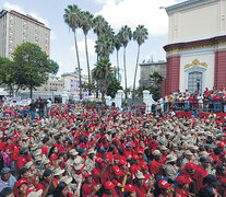 Miles de personas asistieron a la marcha hacia Miraflores convocada por el gobernante PSUV.