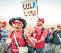 En Brasilia, tres rutas nacionales fueron ocupadas ayer por las caravanas de los campesinos sin tierra.