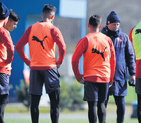 Holan trabajó ayer con un equipo, aunque tiene dudas porque Benítez llega entre algodones. (Fuente: Fotobaires) (Fuente: Fotobaires) (Fuente: Fotobaires)