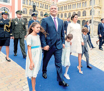 El nuevo presidente de Colombia, Iván Duque, acompañado de la primera dama, María Juliana Ruiz, y de sus hijos, Luciana, Eloísa y Matías.