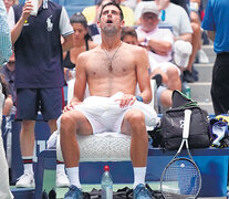 Novak Djokovic con muestras de agobio durante su partido.