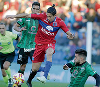 Morales se va con la pelota. Cachete hizo el segundo de Tigre.