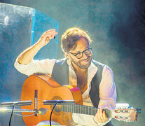 Locuaz, Al Di Meola introdujo cada tema con anécdotas.