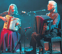 Barboza junto a Chango Spasiuk. A los 80 años, tiene pensado comenzar estudios de orquestación y lectura. (Fuente: Joaquín Salguero) (Fuente: Joaquín Salguero) (Fuente: Joaquín Salguero)