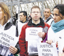 Una marcha en reclamo de justicia por las muertes en la escuela 49 de Moreno.