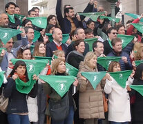 Fein junto a integrantes del Frente Progresista.