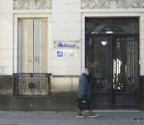 El frente del inmueble recibió, poco antes de las tres de la mañana, seis balazos. (Fuente: Sebastián Joel Vargas) (Fuente: Sebastián Joel Vargas) (Fuente: Sebastián Joel Vargas)