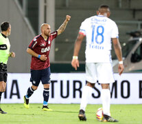 Con el puño en alto, Arias celebra el gol de la victoria cordobesa. (Fuente: Fotobaires) (Fuente: Fotobaires) (Fuente: Fotobaires)