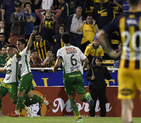 Lisandro Martíinez celebra el gol de la victoria para Defensa y Justicia