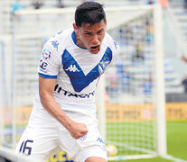 El único grito de gol que hubo en Liniers fue de Robertone, que culminó una buena maniobra colectiva. (Fuente: NA) (Fuente: NA) (Fuente: NA)