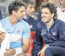 El capitán Gastón Gaudio dialoga con Horacio Zeballos durante el cuarto punto de la serie en San Juan.