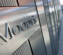 La agencia Moody’s ha venido criticando la decisión de subir la tasa de interés.