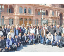 Más de un centenar de intendentes pertenecientes a la FAM se movilizaron hasta la Casa Rosada. (Fuente: NA) (Fuente: NA) (Fuente: NA)